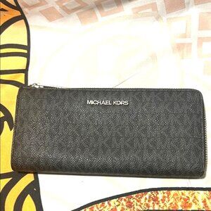 Michael Kors Jet Set Travel Large Quarter-Zip (or 3/4 Zip) Wallet